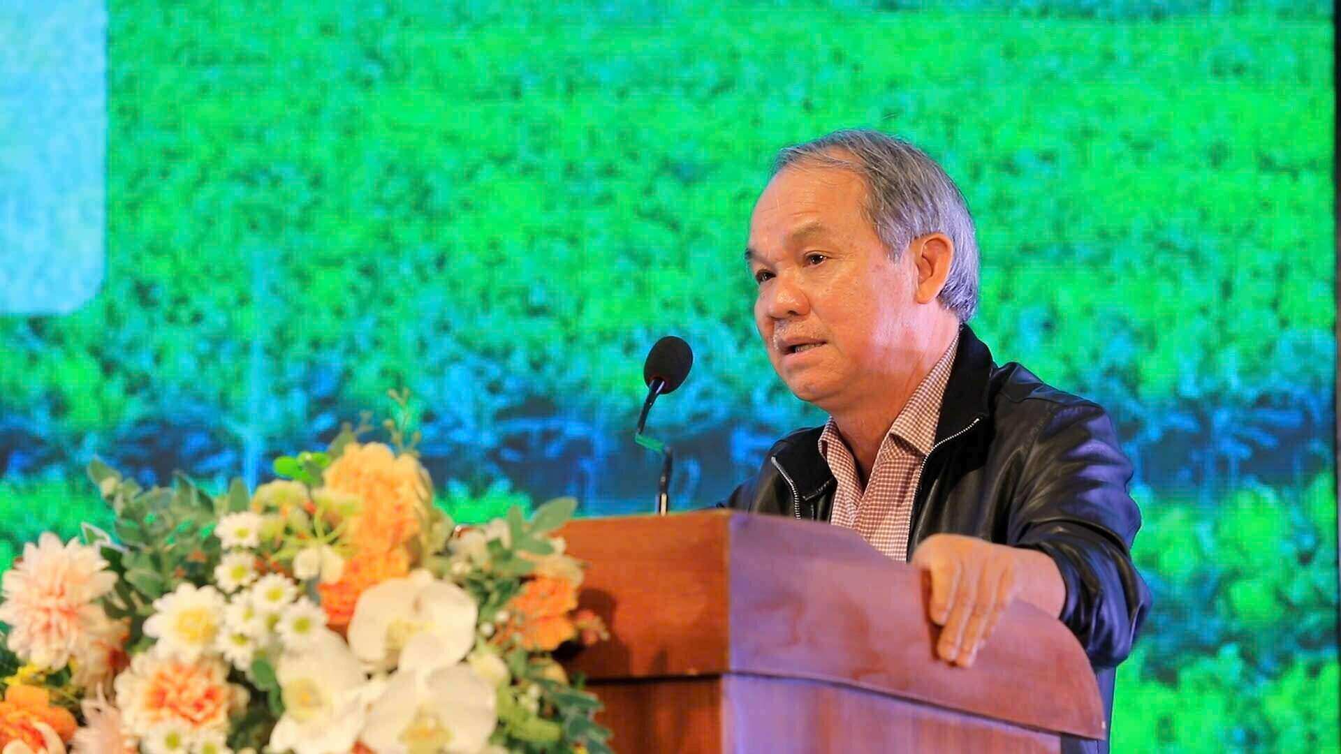 Ong Doan Nguyen Duc da tuyen bo danh ra 160 can ho lam qua tang cho nhung nhan vien da dong hanh cung Hoang Anh Gia Lai qua nhung thoi khac kho khan nhat. Anh: HAGL