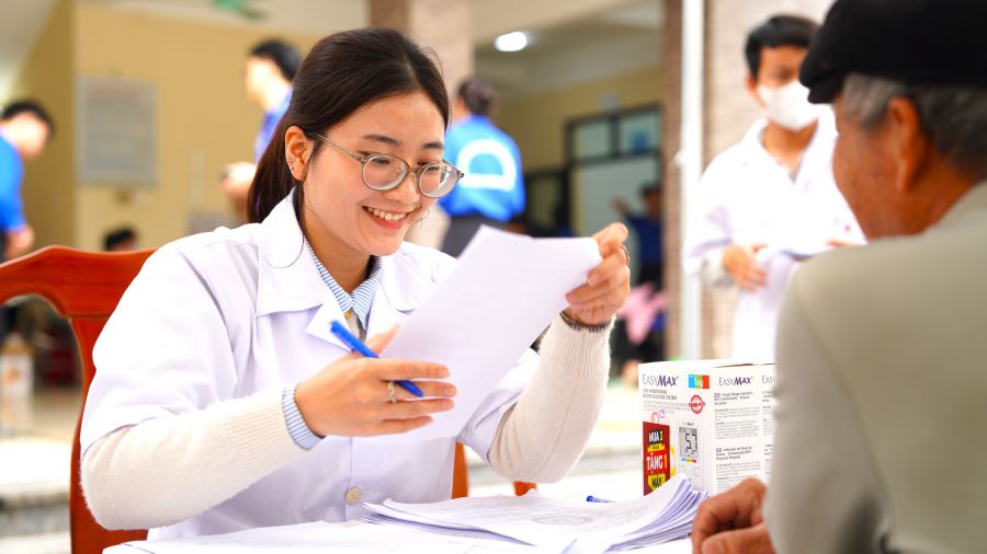 Resolution 71-NQ/TW and 72-NQ/TW contribute to removing bottlenecks in the quality of human resources and people's health - factors that determine the quality of growth in the medium and long term. Photo: Van Trang