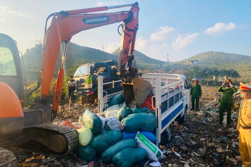 Functional forces destroy 1.3 tons of organs of unknown origin. Photo: Son La Provincial Police