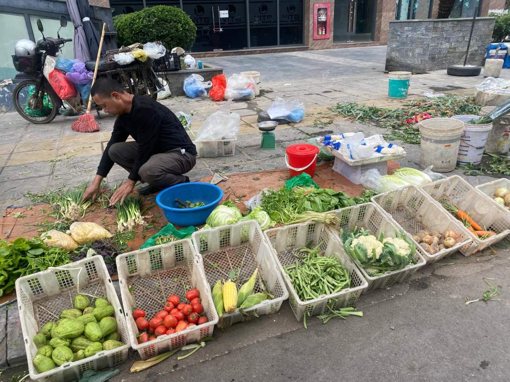 According to experts, workers participating in flexible employment are the "many-nothing" group: No labor contract, no social insurance, no unemployment insurance. Photo: Quynh Chi