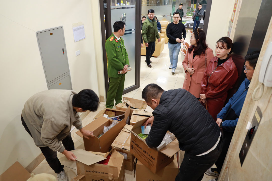 Công an triệt phá đường dây sản xuất, buôn bán thực phẩm chức năng giả quy mô đặc biệt lớn. Ảnh: Tống Huệ