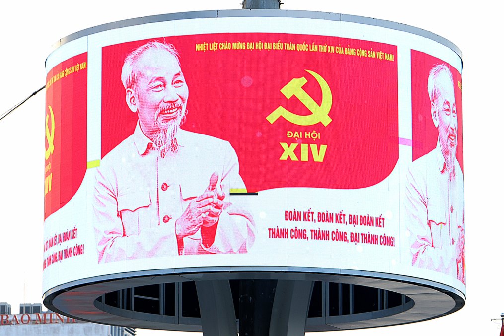 Ghi nhan tai cac tuyen duong trung tam nhu 30 Thang 4, Hoa Binh, Quang Trung, Dai lo Vo Van Kiet,...he thong co, pa-no co dong duoc bo tri dong bo, ngay ngan.