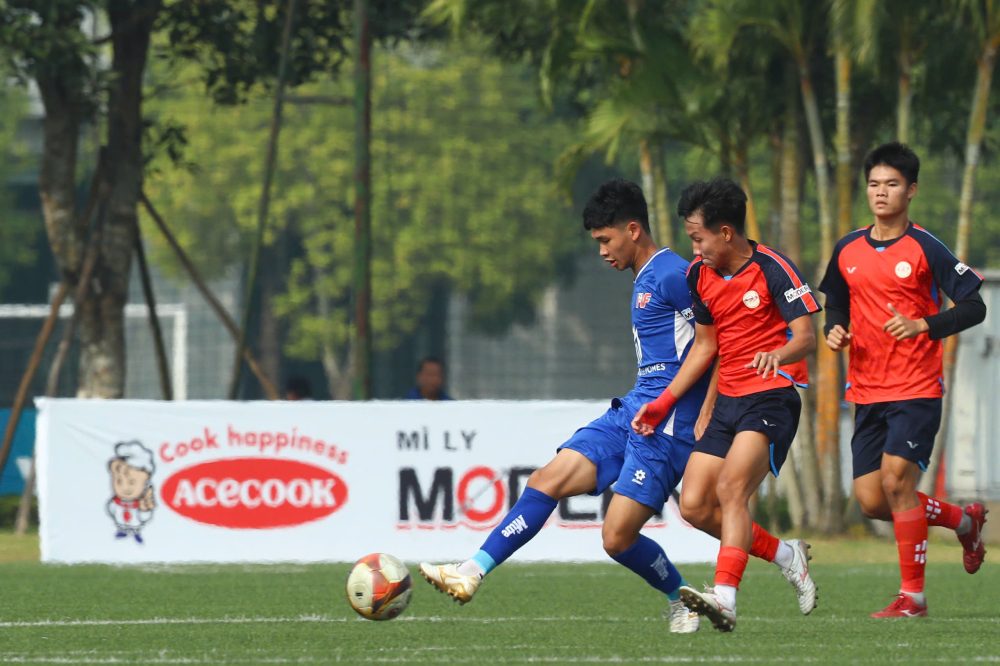 U19 PVF-CAND (ao xanh) thang an tuong U19 TPHCM. Anh: VFF