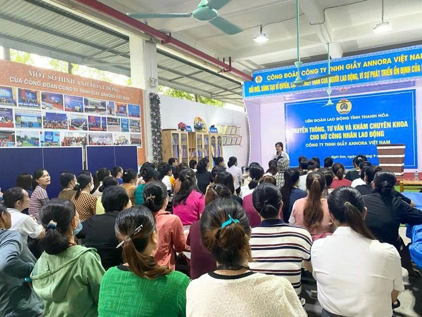 Communication class and application of digital platforms in specialized examination organized by Thanh Hoa Provincial Labor Federation. Photo: Thanh Hoa Trade Union