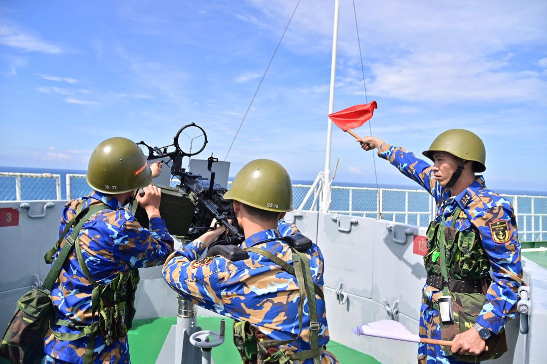 Cac nha gian DK1 tang cuong huan luyen, san sang chien dau, bao ve binh yen tu huong bien. Anh: Van Duong