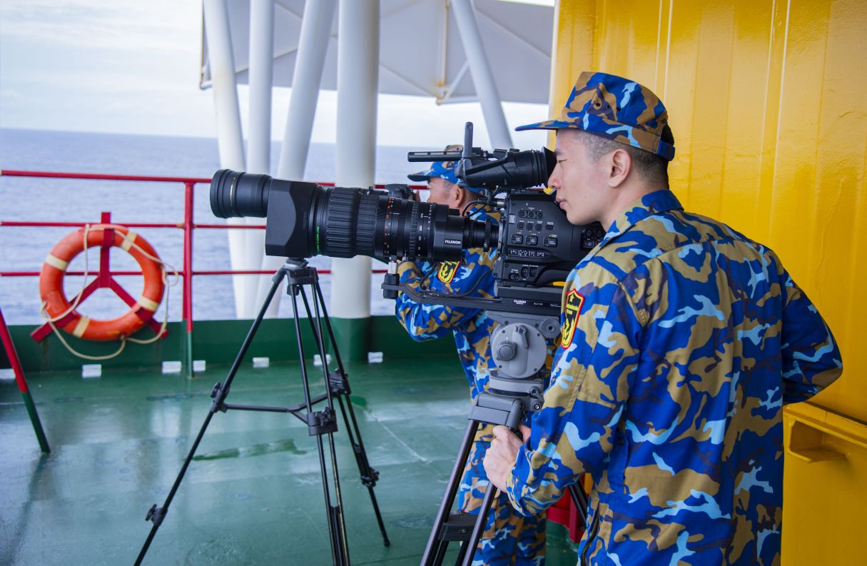 Nha gian DK1/14 luyen tap cac phuong an tuyen truyen dac biet khi co tau nuoc ngoai vao khu vuc. Anh: Van Duong