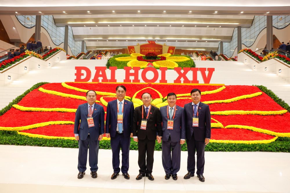 Cac dai bieu du Dai hoi chup anh luu niem truoc gio buoc vao phien tru bi. Anh: Tran Vuong