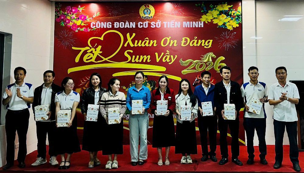 Tien Minh Company organizes Tet reunion to care for workers. Photo: Ha Tinh Trade Union.