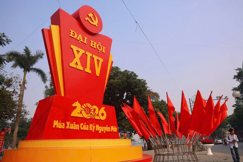 Streets of Hanoi, Bac Ninh, Ca Mau are brilliant with flags and flowers to celebrate the 14th Party Congress. Photo: Duong Anh, Nhat Ho, Hai Nguyen, Tran Thi, VNA
