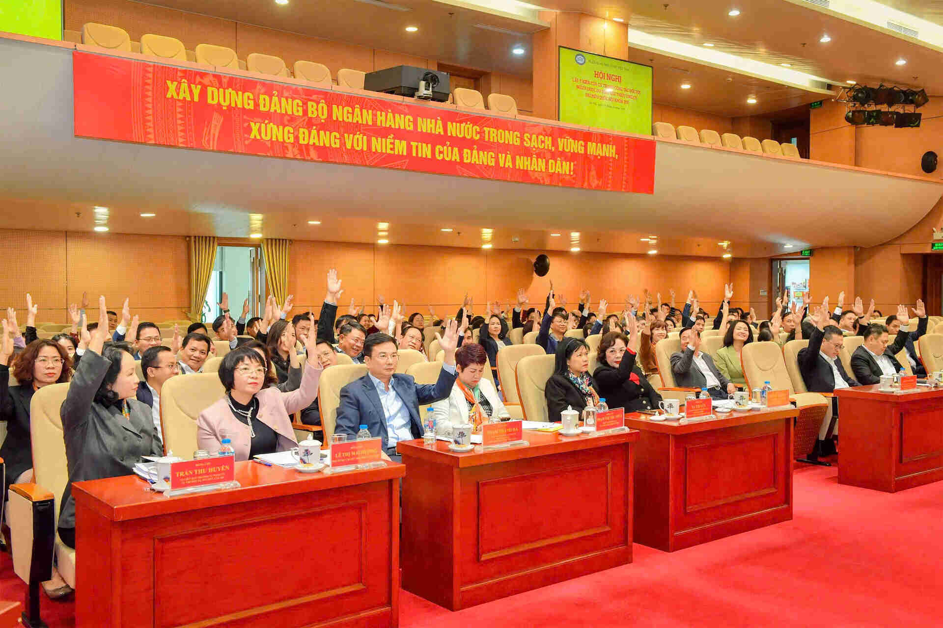 Cu tri NHNN thong nhat cao gioi thieu D/c Nguyen Thi Hong ung cu dai bieu Quoc hoi khoa XVI.