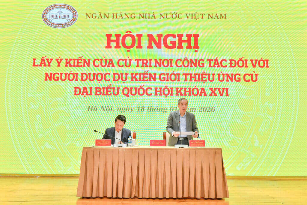 Dong chi Doan Thai Son, Pho Bi thu Thuong truc Dang uy, Pho Thong doc Thuong truc NHNN va dong chi Pham Tien Dung, Uy vien Ban Thuong vu Dang uy, Pho Thong doc NHNN – kiem Chu tich Cong doan Ngan hang Viet Nam dong chu tri dieu hanh Hoi nghi. 