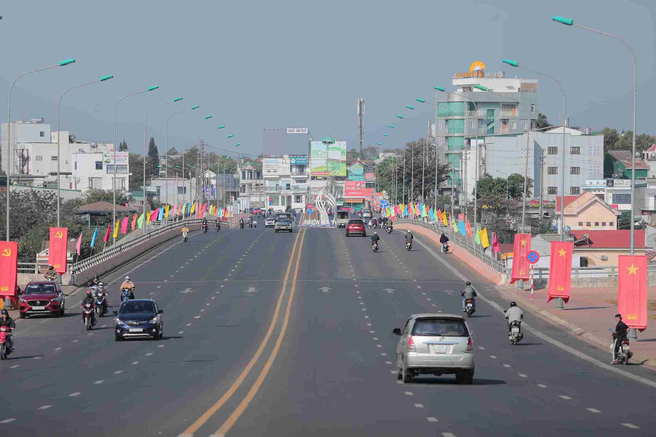 Viec trang tri con the hien quyet tam cua Dang bo, chinh quyen, Nhan dan tinh trong giai doan toi. Anh: Bao Trung 