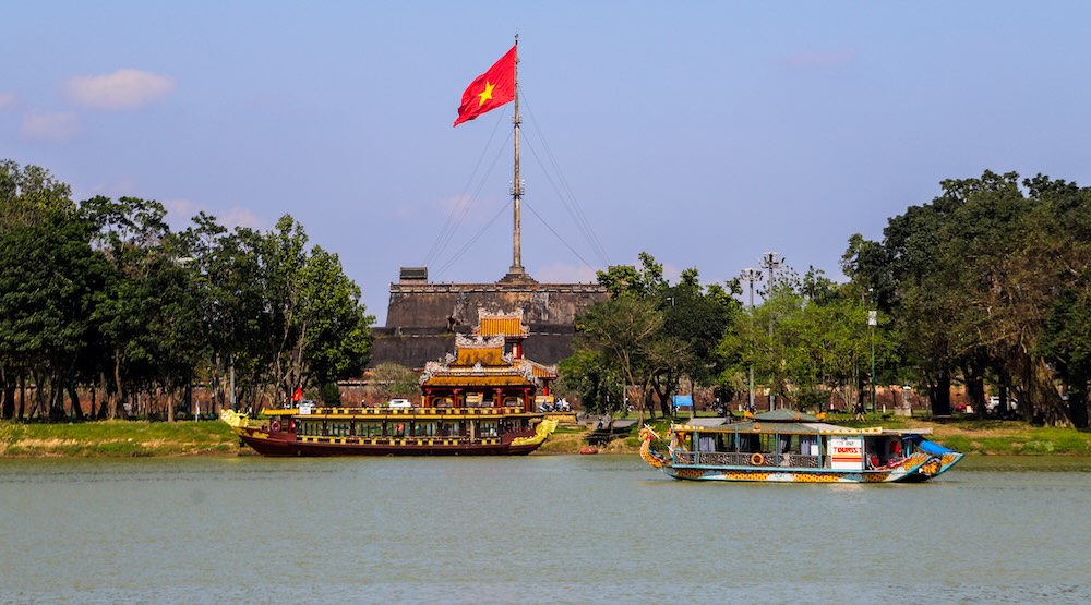 TS. Le Ho Son, Hieu truong Truong DH Su pham, Dai hoc Hue ky vong, Dai hoi lan thu XIV cua Dang se tiep tuc khang dinh manh me vai tro trung tam cua tri thuc, khoa hoc cong nghe va doi moi sang tao trong chien luoc phat trien dat nuoc, qua do tao dong luc moi cho giao duc dai hoc phat trien. 