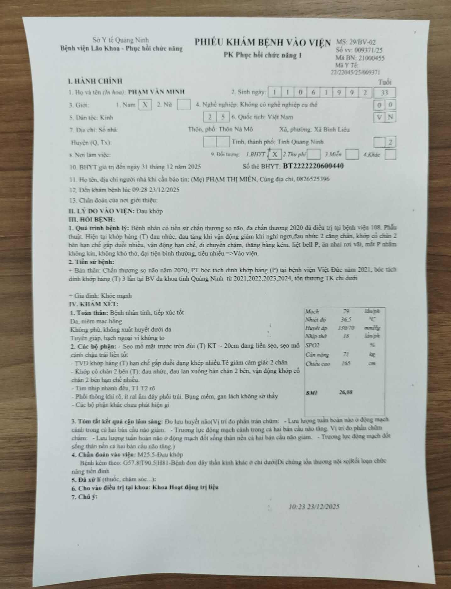 Phieu kham benh gan day cua anh Minh. Anh: Nhan vat cung cap