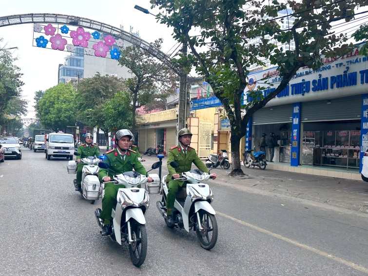 Cong an Hung Yen trien khai nhiem vu bao dam an ninh trat tu phuc vu Dai hoi XIV. Anh: Cong an Hung Yen