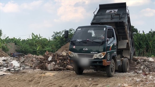 Waste trucks are banned from operating in urban areas in Bac Ninh during peak hours. Photo: PV