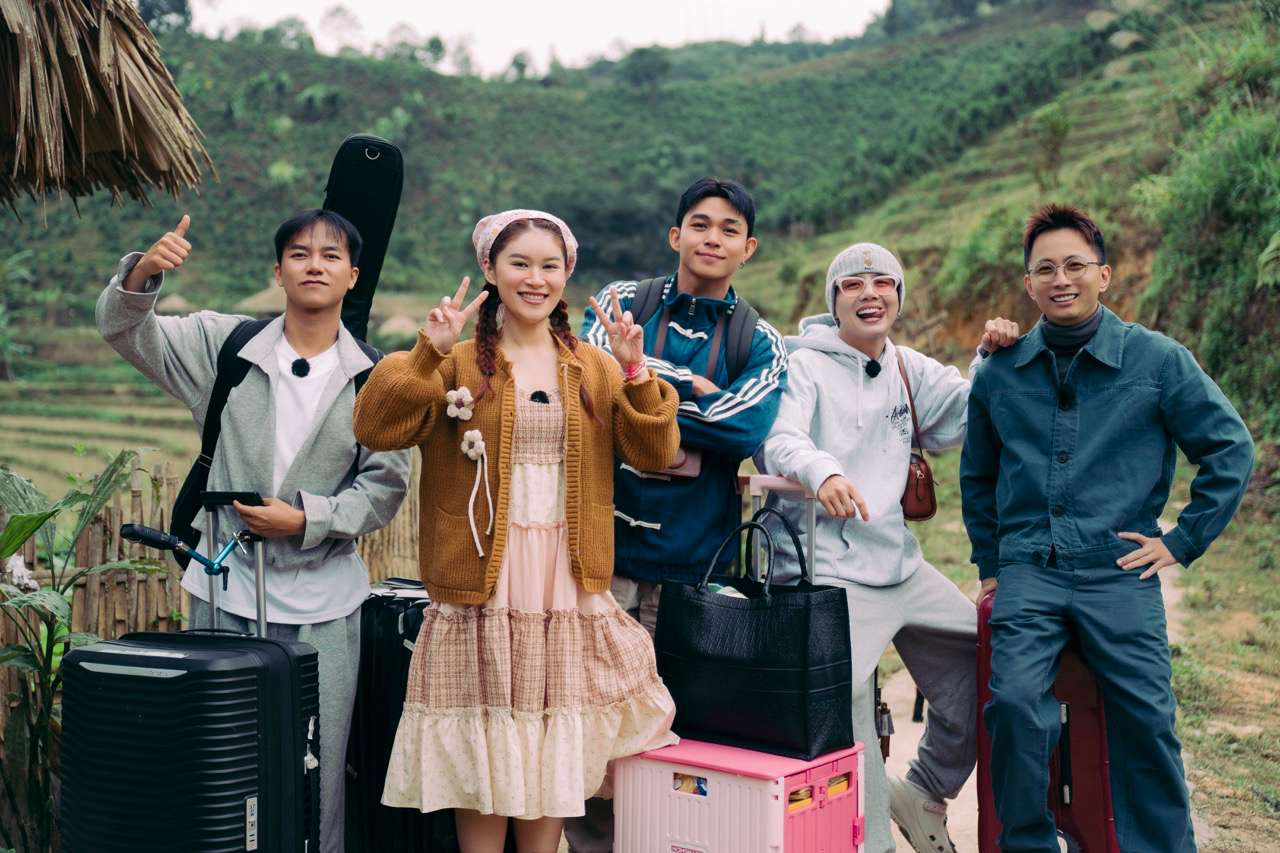 Artists in the Haha Family program. Photo: Producer.