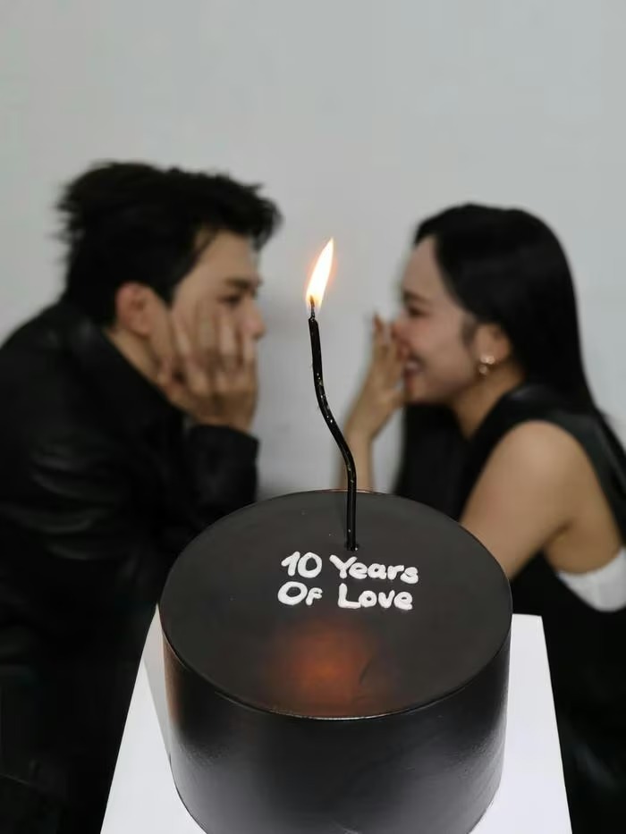 Hoi thang 10.2025, cap doi ky niem 10 nam yeu nhau. Anh NVCC  