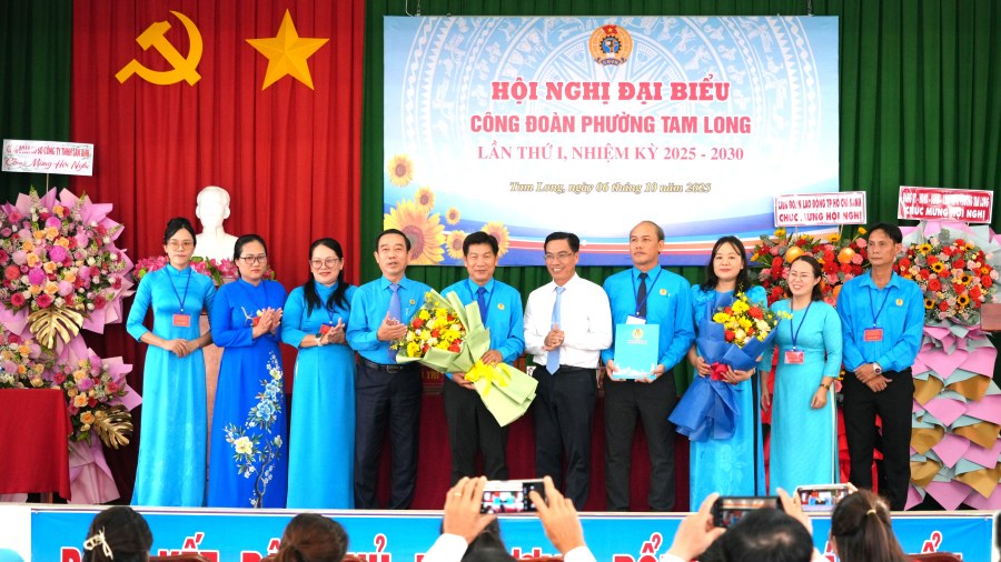 Tam Long ward is the first unit under Group 5 to organize Trade Union Congresses at ward, commune, and special zone levels. Photo: Thanh An
