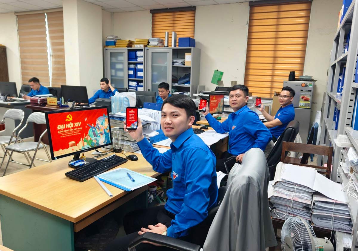 Doan Thanh nien Phong Ky thuat - Cong nghe mo (Cong ty CP Than Vang Danh - Vinacomin) the hien tinh than huong ve Dai hoi XIV cua Dang. Voi quyet tam chung suc phan dau san xuat hon 4,3 trieu tan than nguyen khai, dao tren 41.500m lo, tieu thu 3,87 trieu tan than ma Cong ty CP Than Vang Danh - Vinacomin dat ra trong nam 2026.  Cung voi Than Vang Danh, nhung nguoi tho mo Than Nam Mau cung dang hang say san xuat, phan dau vuot ke hoach san luong ngay tu nhung ngay dau nam 2026, lap thanh tich chao mung Dai hoi dai bieu toan quoc lan thu XIV cua Dang. Anh: Doan Than Quang Ninh 