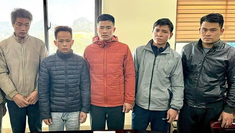 Một trong số các đối tượng bị bắt giữ về hành vi đánh bạc bằng hình thức chơi xóc đĩa. Ảnh: Công an tỉnh Sơn La
