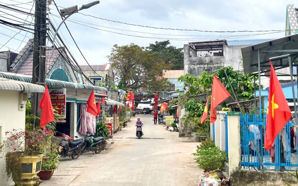 Tho Chau han hoan huong ve Dai hoi dai bieu toan quoc lan thu XIV cua Dang. Anh: Thao Vy