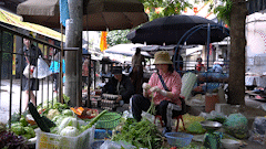 Hanoi clears makeshift markets and temporary markets, small traders hope to have a regular market to sell Tet soon.