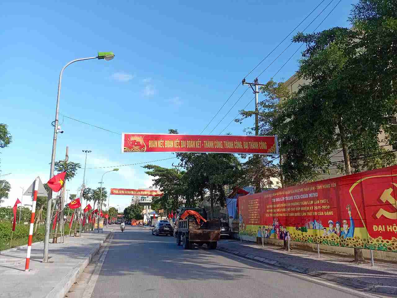 Khong gian do thi phuong Tran Lam duoc chinh trang gan voi tuyen truyen Dai hoi XIV.