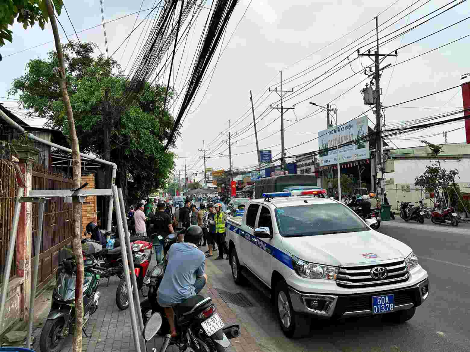 The scene of the accident that killed the young man. Photo: Dinh Trong