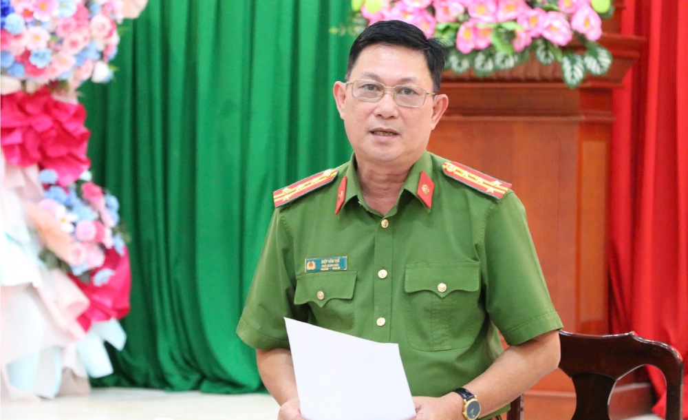 Colonel Diep Van The, Deputy Director of An Giang Provincial Police, chaired the meeting. Photo: Tien Dung