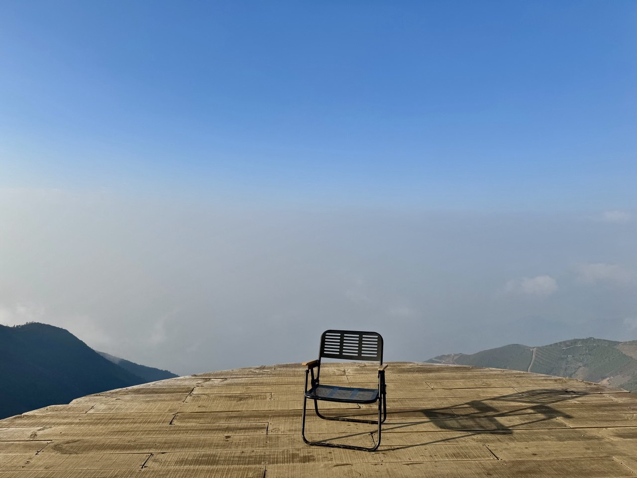 Mây trời lãng đãng ở Khe Cải.