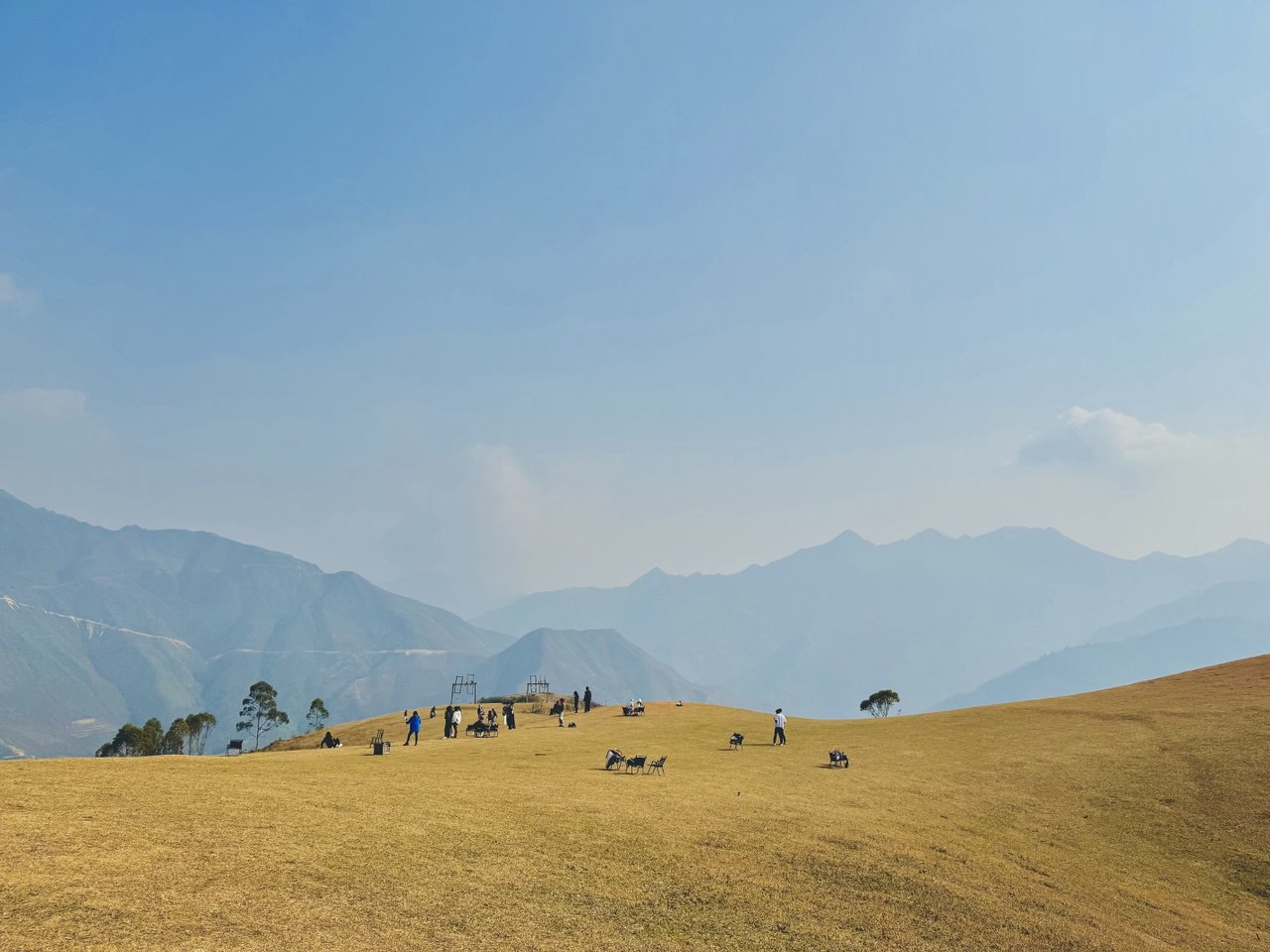 Thảo nguyên đang bước vào mùa cỏ cháy.