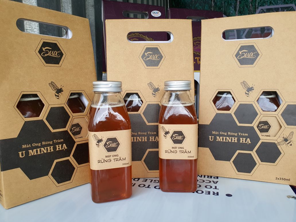 Nhieu nguoi dan U Minh Ha, Ca Mau che bien nhung san pham tu mat ong. Anh: Nhat Ho.