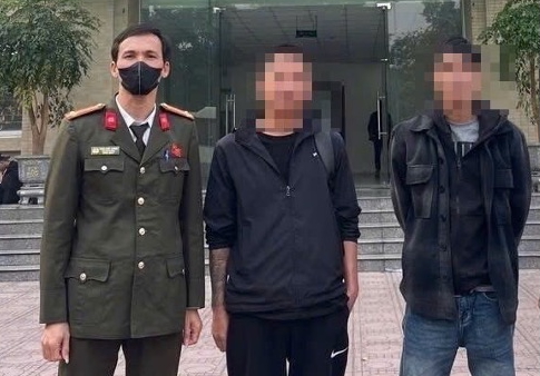 2 deported workers were received by Quang Tri Provincial Police. Photo: Quang Tri Police