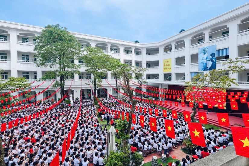 The content about the 14th National Party Congress is integrated by Vinh Tuy Elementary School (Hanoi) into flag-bearing activities, class activities and collective activities. Photo: Van Trang