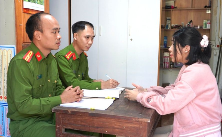 Cơ quan Công an lấy lời khai đối tượng Nguyễn Ngọc Bích Thủy. 
Ảnh: Công an tỉnh Thái Nguyên
