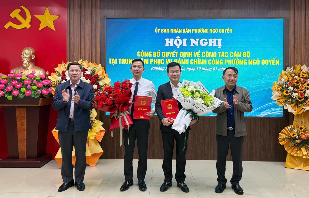 Phung Ngo Quyen announced the appointment of officials. Photo: Phung Ngo Quyen E-Portal