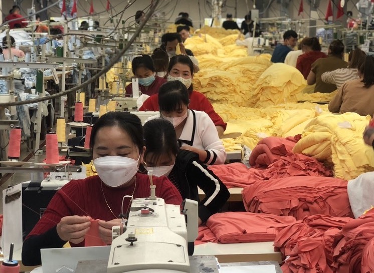 The Population Law stipulates policies to support married couples to have children and raise children through employment and salary. Photo: Bao Han.