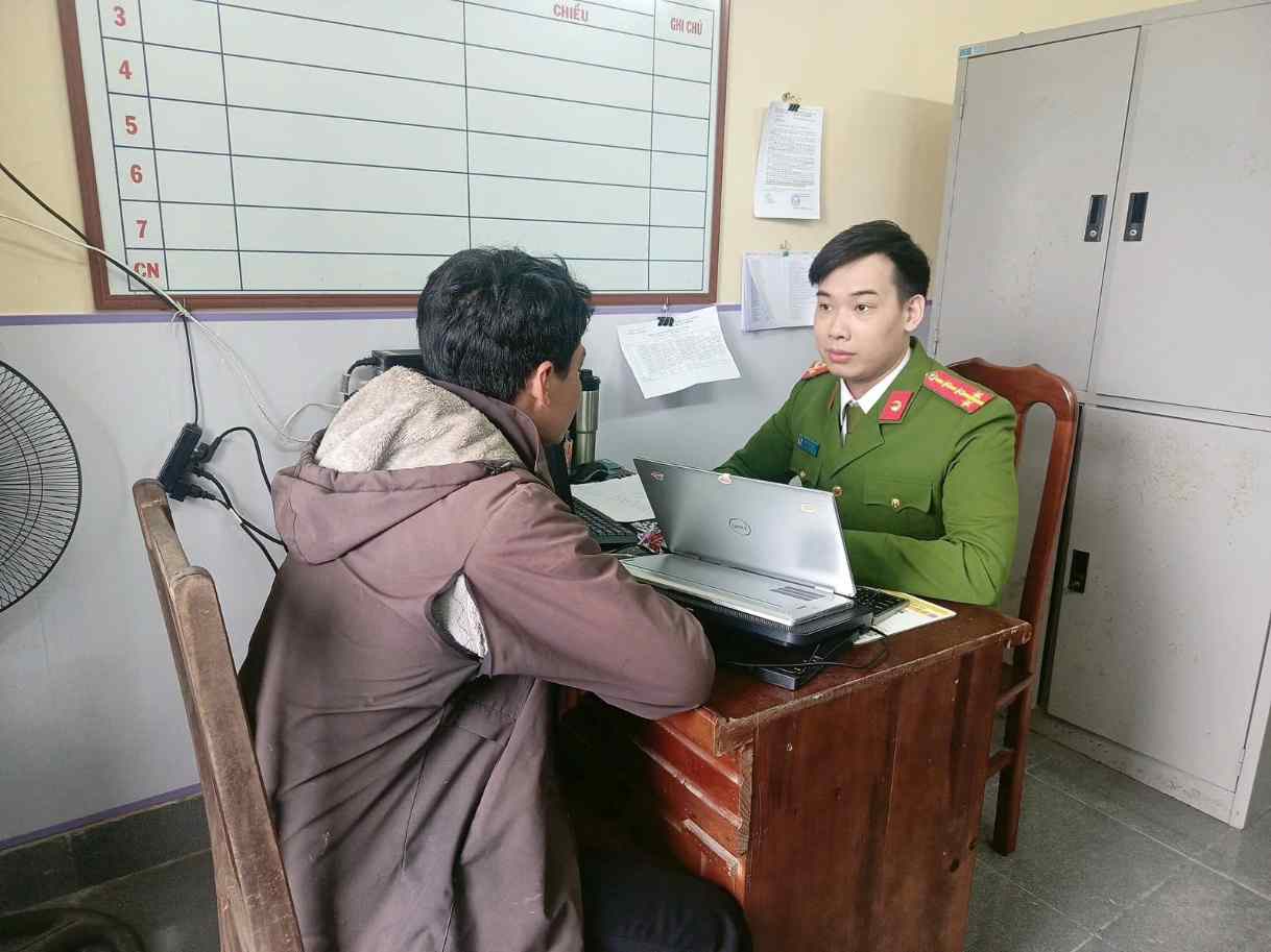 Công an xã Trà Giang làm việc với công dân