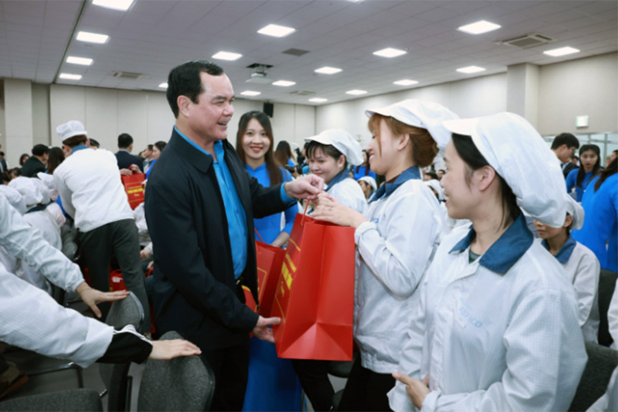 Building a strong working class, contributing to the prosperous development of the country