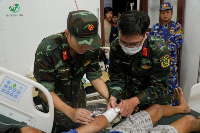 The patient was rescued by doctors by helicopter to the mainland safely. Photo: BVCC