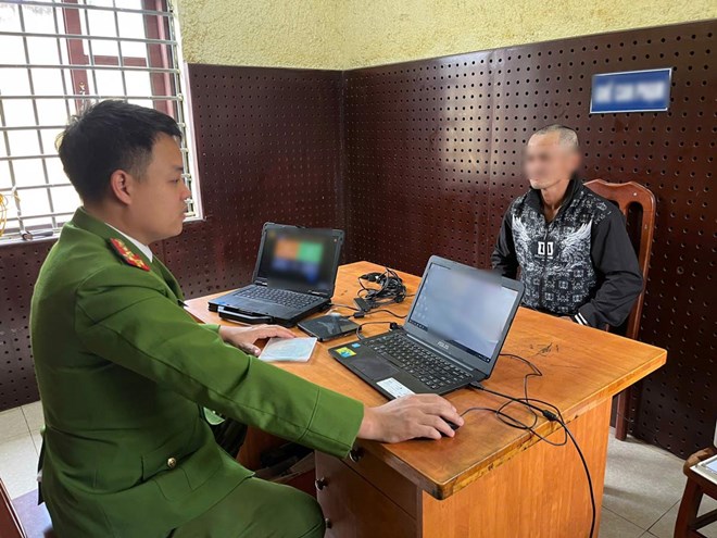 Bắt đối tượng dùng xà beng trộm tiền công đức tại Quảng Ninh