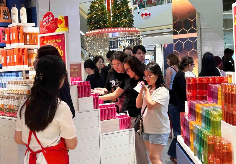 Nhieu chuong trinh uu dai sau duoc cac cua hang ap dung trong dip Tet Duong lich 2026. Anh: Ngoc Le