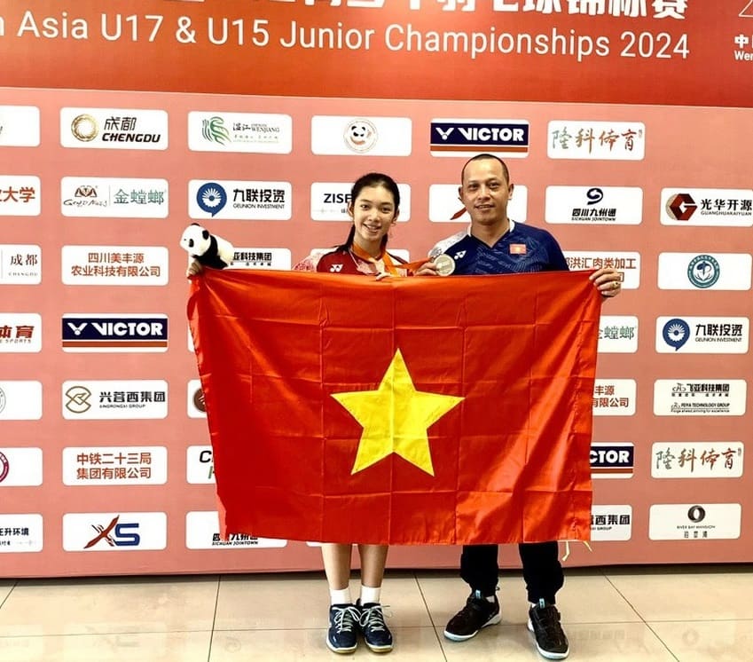 응우옌 티 투 후옌은 2024년 아시아 U15, U17 청소년 배드민턴 대회에서 U15 여자 단식 은메달을 획득한 적이 있습니다. 사진: 베트남 배드민턴 연맹