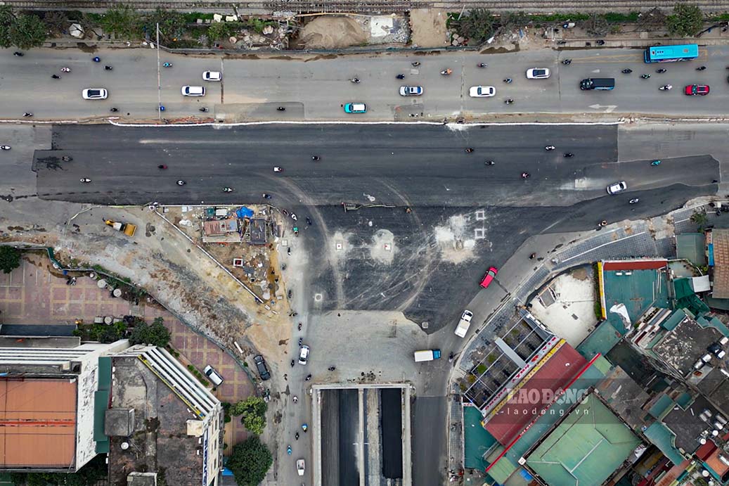 Du an ham chui duong Vanh dai 2,5 qua nut giao Kim Dong – Giai Phong duoc khoi cong tu thang 10.2022 va hien dang buoc vao giai doan tang toc thi cong, huong toi muc tieu khanh thanh dau nam 2026.