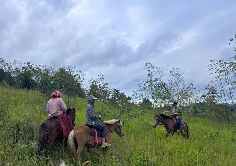 Du khach thich thu trai nghiem san pham du lich moi. Anh: My Ly