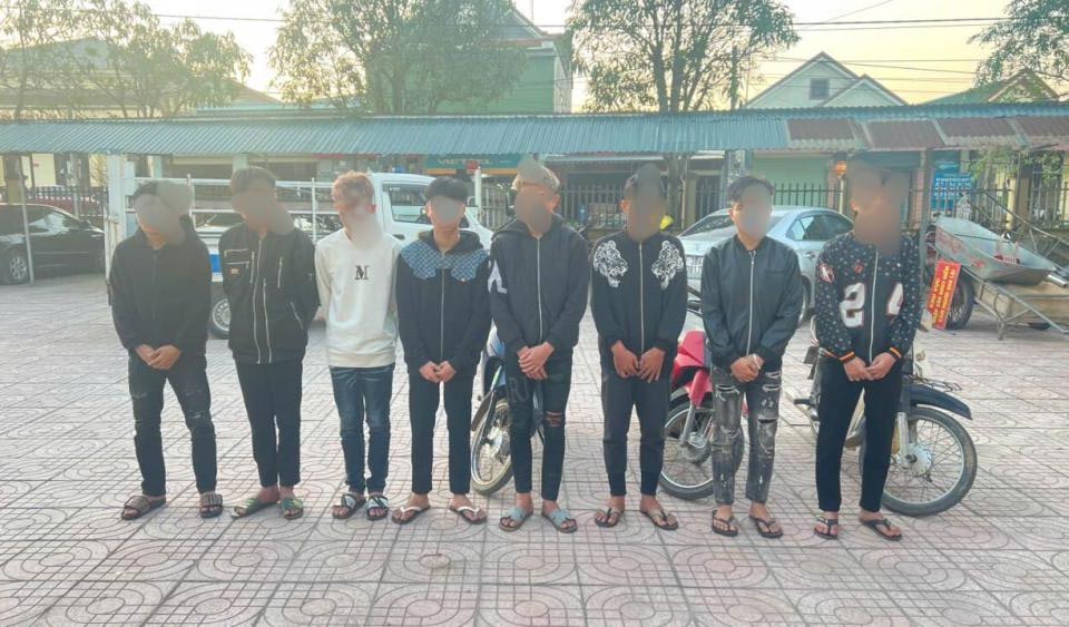 Cam Lac Commune Police promptly prevented a group of teenagers showing signs of disturbing public order. Photo: Ha Tinh Police.