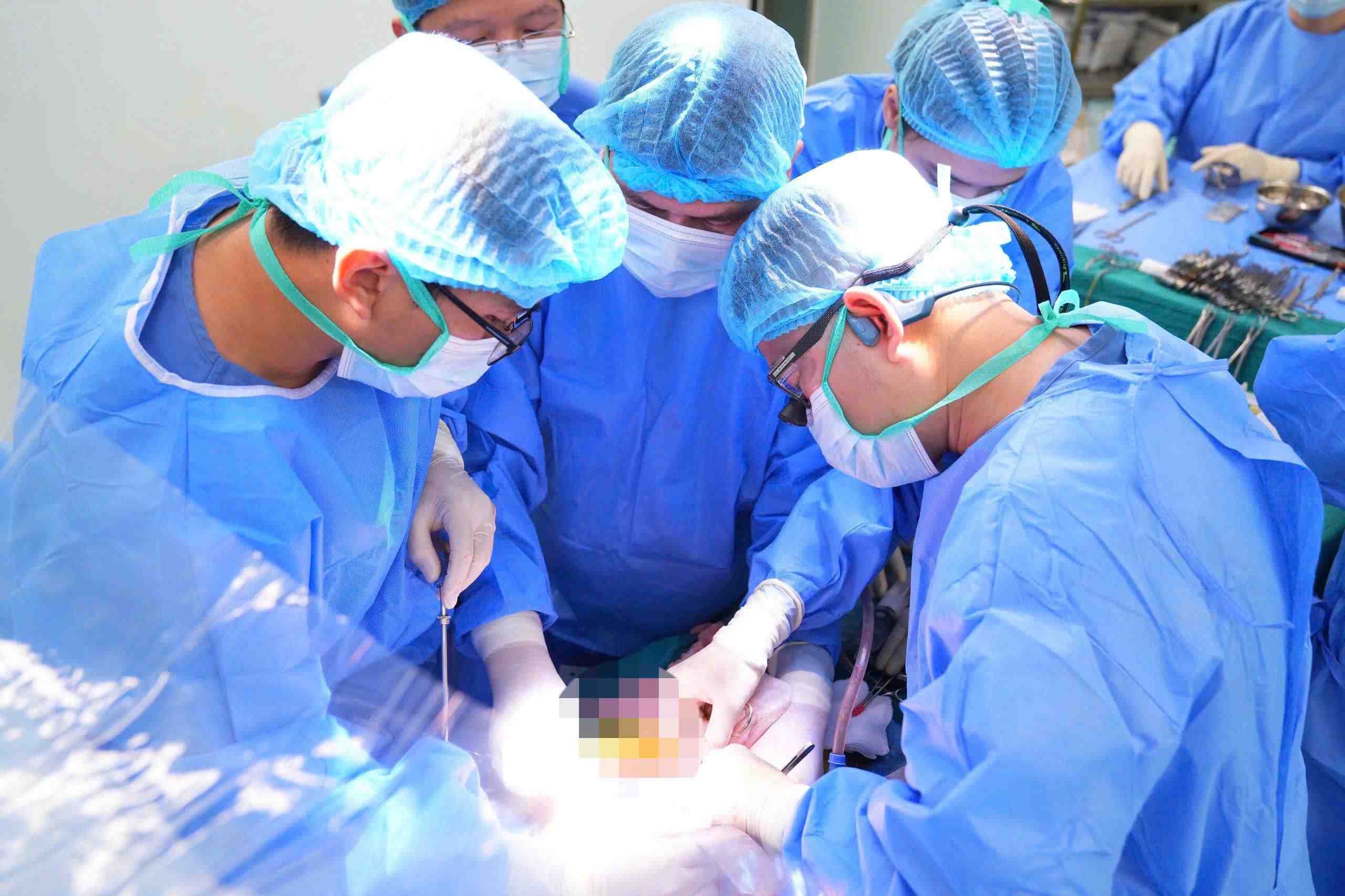 2025년 베트남 장기 이식은 역사적인 전환점을 만들었습니다. 사진: 108 중앙 군 병원 제공