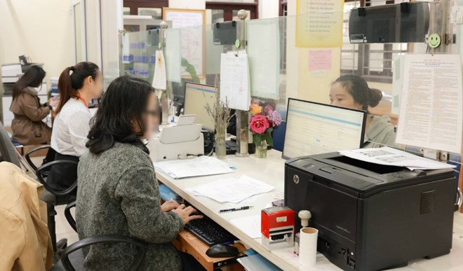 공무원 채용 등록을 위해서는 좋은 정치적, 도덕적 자질과 명확한 이력이 필요합니다. 사진: 하이 응우옌
