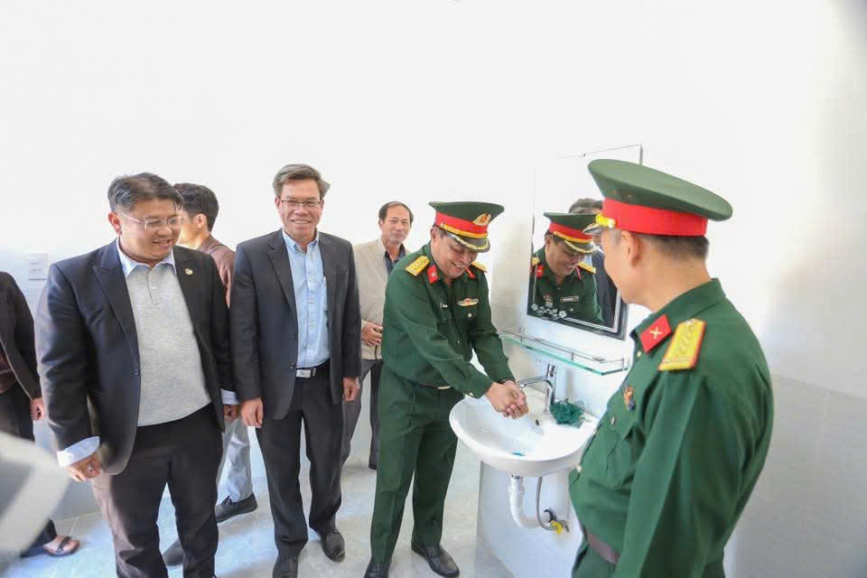 Nhung can nha moi do Bo tu lenh Quan khu 7 xay dung khang trang tang nguoi dan vung lu Lam Dong. Anh: Bo Chi huy Quan su tinh Lam Dong cung cap 